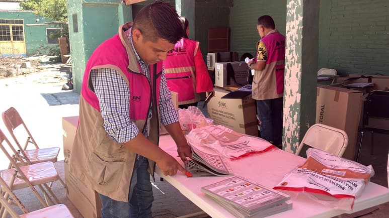 Desde muy temprano iniciaron ayer con la distribución de las boletas y en Madero se contemplaba concluir ayer mismo. (EL SIGLO DE TORREÓN)