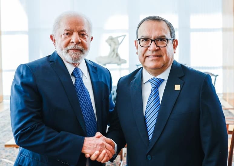 En el encuentro, Otárola 'ratificó el compromiso del Gobierno peruano para la integración sudamericana'. (TWITTER)