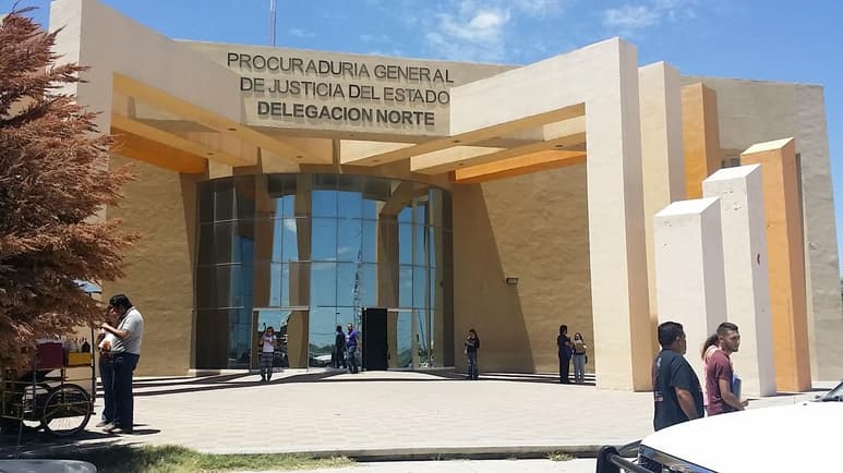El padrastro realizó el hallazgo en el patio de la casa.