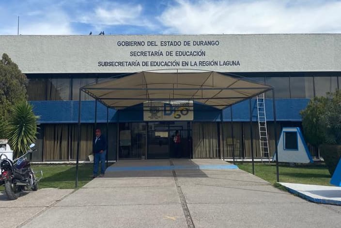 Los libros de texto gratuitos para primer grado de educación primaria ya los tienen en almacenes del estado de Durango. (ARCHIVO)