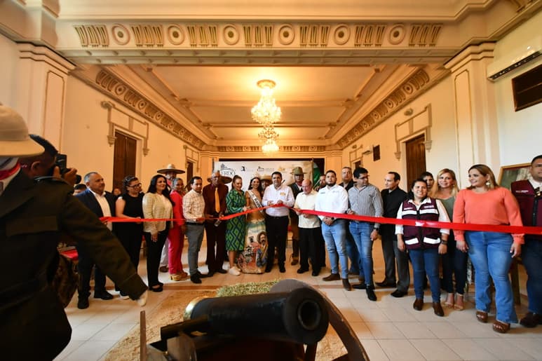 Se realizó el corte de listón para la exposición de banderas de las brigadas de la División del Norte en conmemoración al centenario de la muerte del General Francisco Villa.