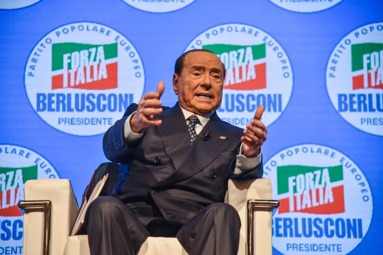 Este fin de semana Berlusconi tenía previsto reunirse con los ministros de su partido. (ARCHIVO)