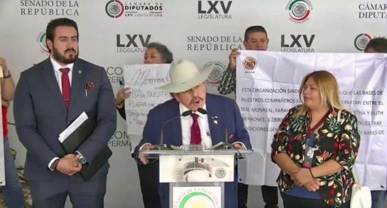 Acudió a la Fiscalía General de la República (FGR) para solicitar la atracción de las denuncias que se han presentado en Coahuila.