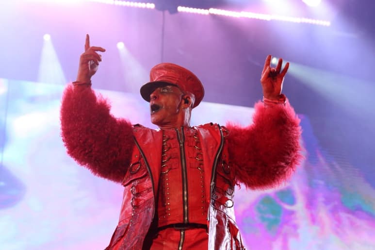 Fiscalía de Berlín investiga al vocalista de Rammstein tras presuntos abusos sexuales