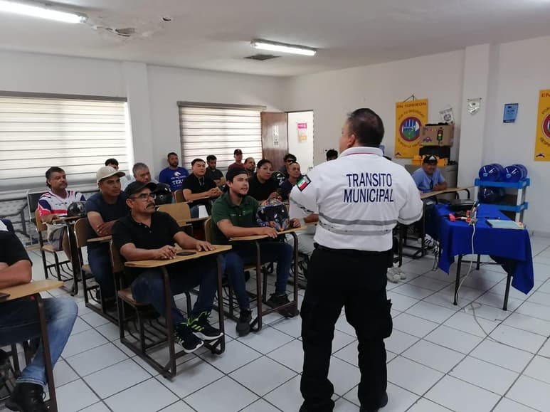 Con esta generación, van 442 motociclistas certificados. (Foto: FABIOLA P. CANEDO / EL SIGLO DE TORREÓN)