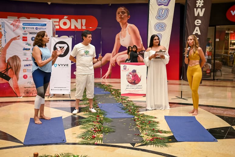 Bety Gorjón, Gerardo de la Rosa, Fátima de la Paz y Mónica Franco durante la presentación del Yogatón a beneficio del Centro de Alzheimer de La Laguna.