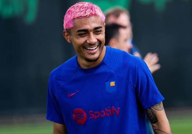 ¿Julián Araujo abandonará al Barcelona?