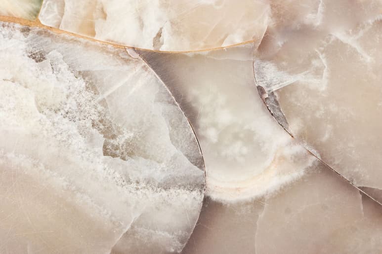 Estudio confirma beneficios de piedra de alumbre para la salud
