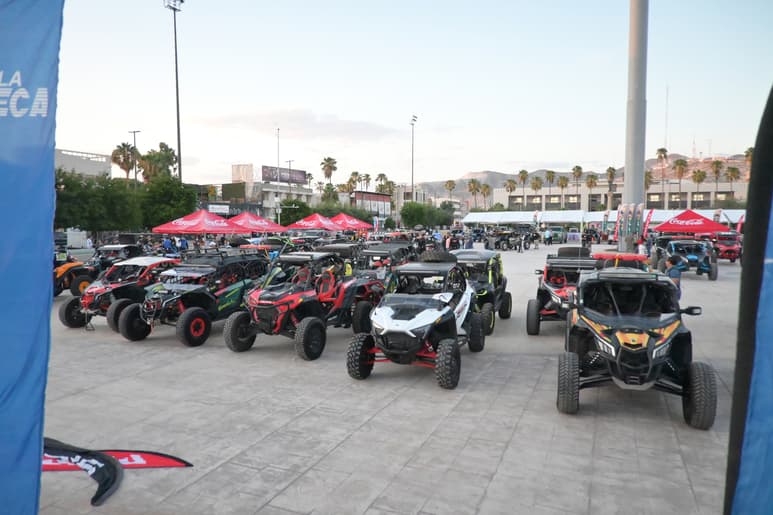 La salida del rally fue en la Plaza Mayor de Torreón. (Foto: RAMÓN SOTOMAYOR / EL SIGLO COAHUILA)