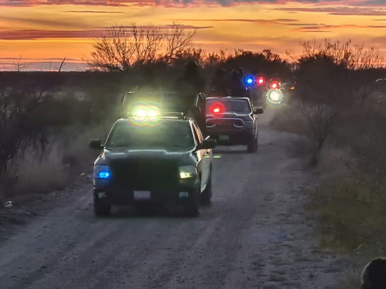 El enfrentamiento deja como resultado una persona fallecida y daños en una unidad de la SSP de Coahuila.