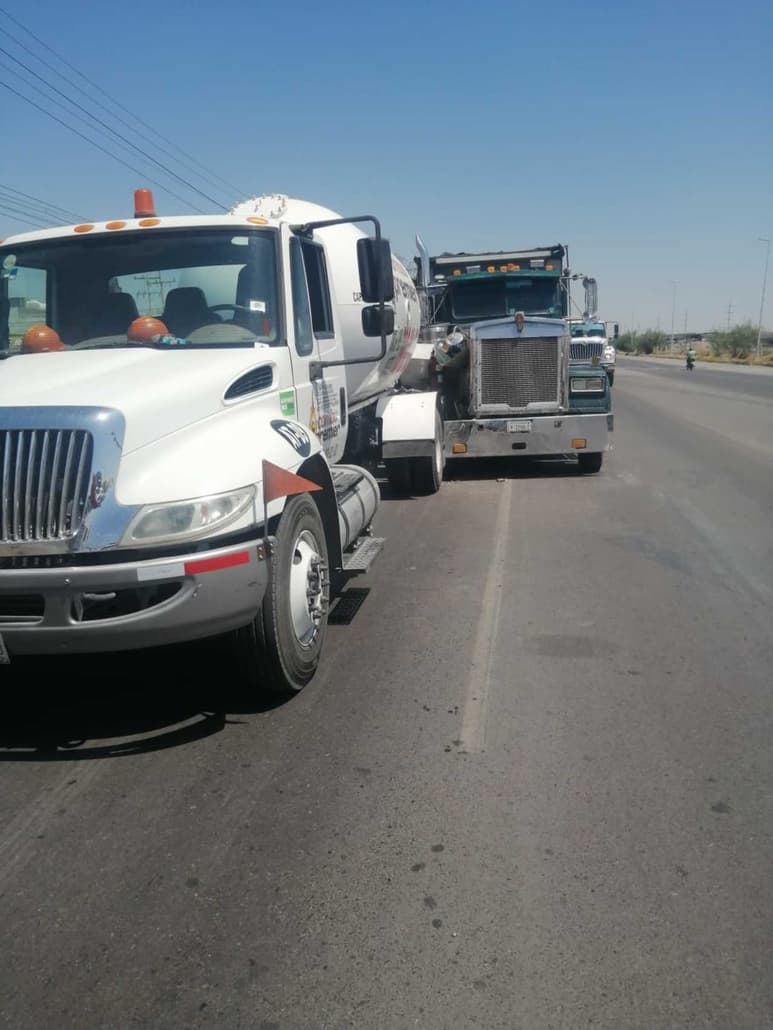 El choque sucedió a la altura de la calzada Manuel Gómez Morín, del sector residencial Montebello de Torreón.