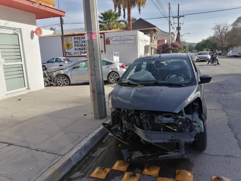 Del accidente tomaron conocimiento los agentes periciales del Tribunal de Justicia Municipal de Torreón. (EL SIGLO DE TORREÓN)