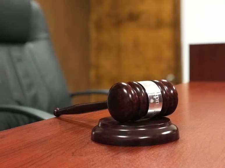 Un juez federal concedió 48 horas para que se decrete una medida cautelar diferente.