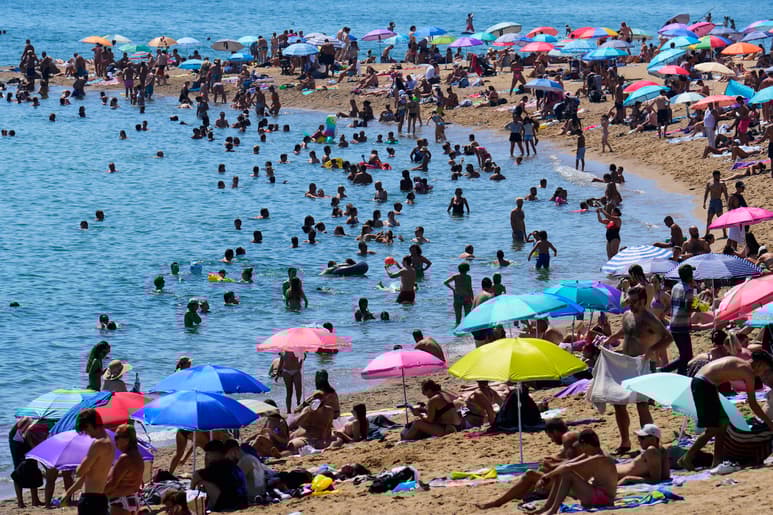 Los colaboradores que pasan a ser parte de una organización, además de percibir un sueldo, también tienen derecho a otros beneficios como el aguinaldo o las vacaciones. (ARCHIVO)