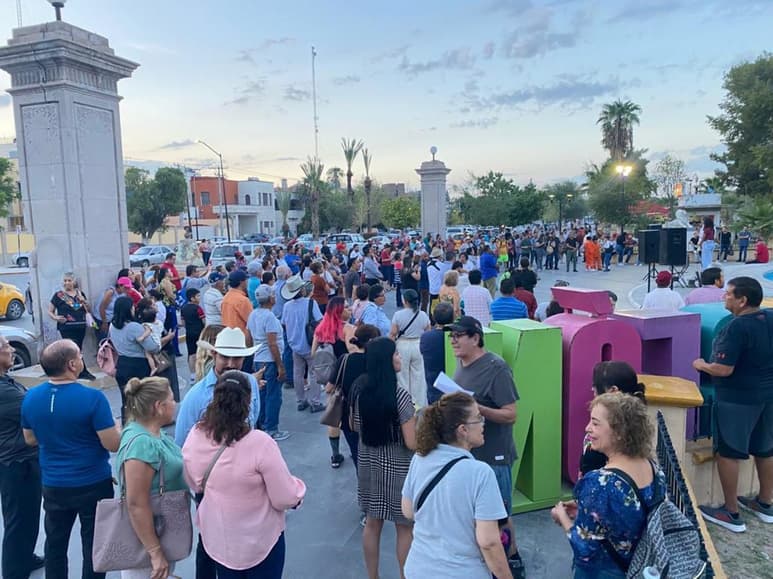 Se instaló un módulo para recabar firmas de padres y madres de familia para presentar un instrumento jurídico ante la SCJN.