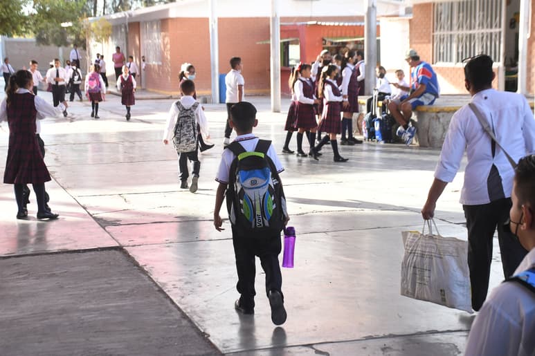 La sección 44 del SNTE emitió una circular sobre los días que se consideran festivos en el calendario escolar 2023-2024. (EL SIGLO DE TORREÓN)