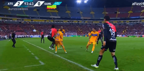 Marcelo Flores pierde la cabeza en su debut con Tigres y realiza polémica jugada