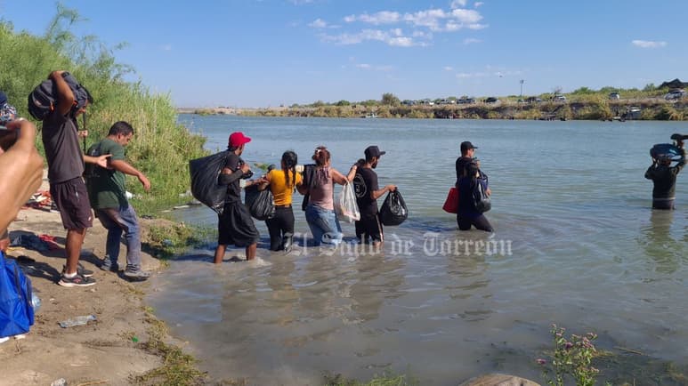Algunos de los migrantes que conformaban este nuevo grupo, provienen de la ciudad de Monterrey, Nuevo León. (Foto: RENÉ ARELLANO / EL SIGLO COAHUILA)