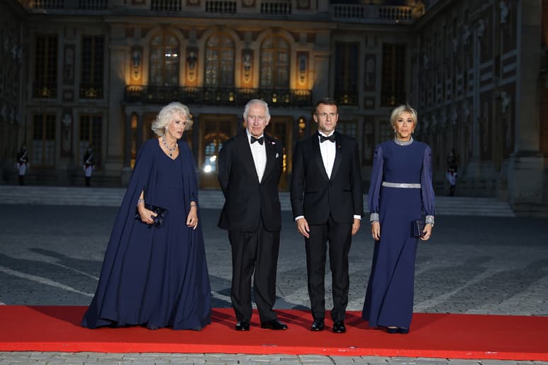 Camilla y el rey Carlos III, presidente francés Emmanuel Macron y su esposa Brigitte Macron. EFE