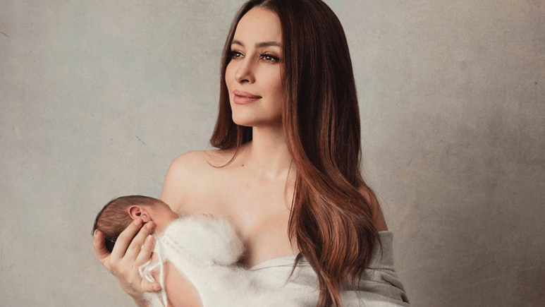 Filtran supuesta fotografía con el rostro del bebé de Cynthia Rodríguez y Carlos Rivera