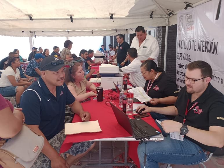El módulo de atención se colocó hace unos días en la Plaza Solidaridad de la presidencia municipal de San Pedro. (EL SIGLO DE TORREÓN)