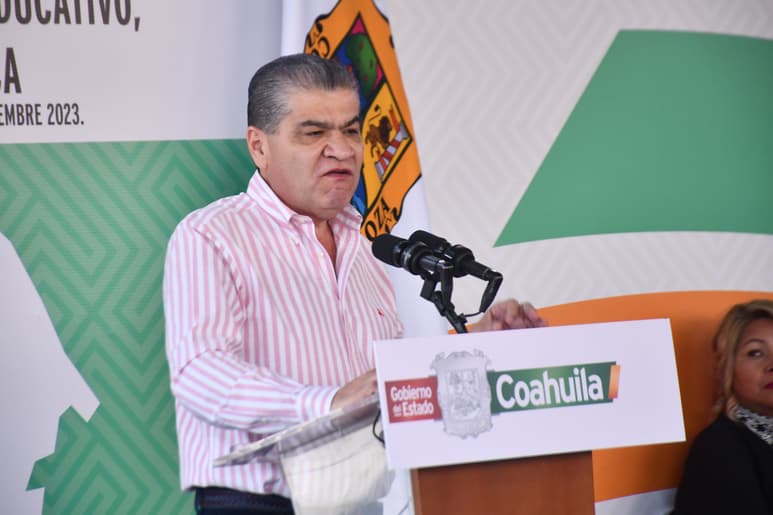 Riquelme Solís dijo que se ha tratado de generar apoyos alimenticios y de redireccionar a los obreros a otros empleos. (FERNANDO COMPEÁN / EL SIGLO DE TORREÓN)