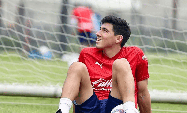 Erick Gutiérrez es baja de Chivas tras lesión sufrida en el partido contra Mazatlán
