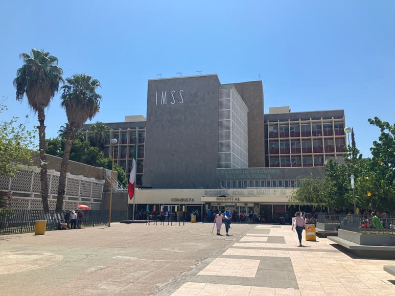 Hombre que fue arrollado por auto murió poco despúes en las instalaciones de la Clínica número 16 del IMSS