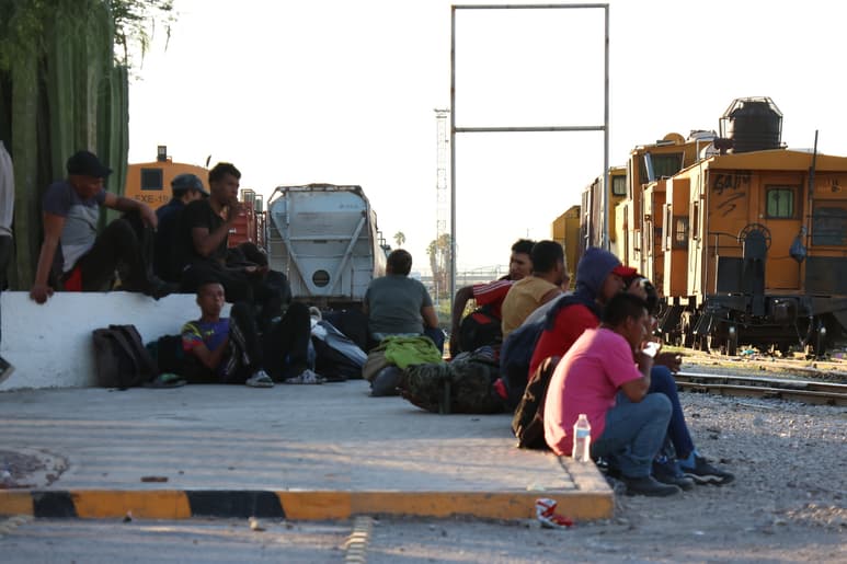 Las personas interesadas en apoyar con algún artículo pueden acudir a la caseta de la Universidad Iberoamericana de Torreón. (EL SIGLO DE TORREÓN)