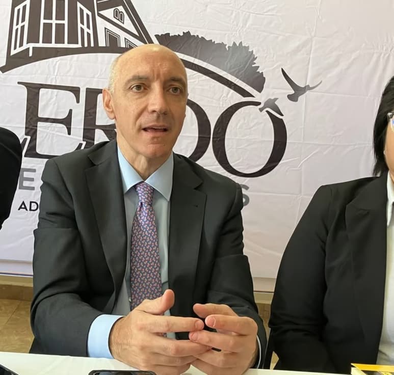 Miguel Cabonell presentó su conferencia 'El Inicio de la Defensa de los Derechos Humanos'.