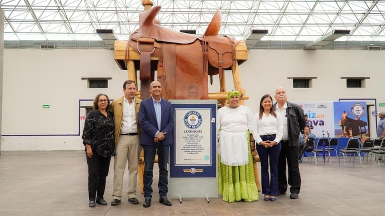 Como parte del evento se incluirá la presentación de la silla, una montura hecha en piel que tiene 10 veces el tamaño de una normal. (EL SIGLO DE TORREÓN)