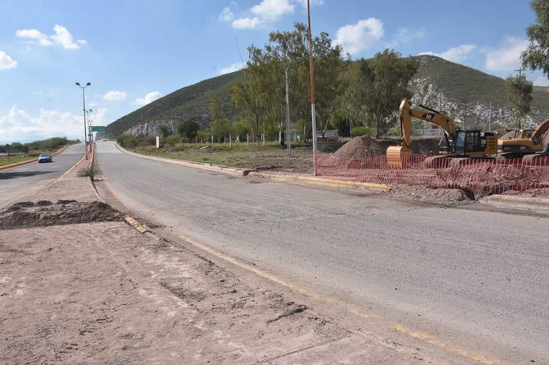 Se recomienda a los conductores planificar sus rutas con anticipación y estar atentos a las señales de tránsito e indicaciones viales.