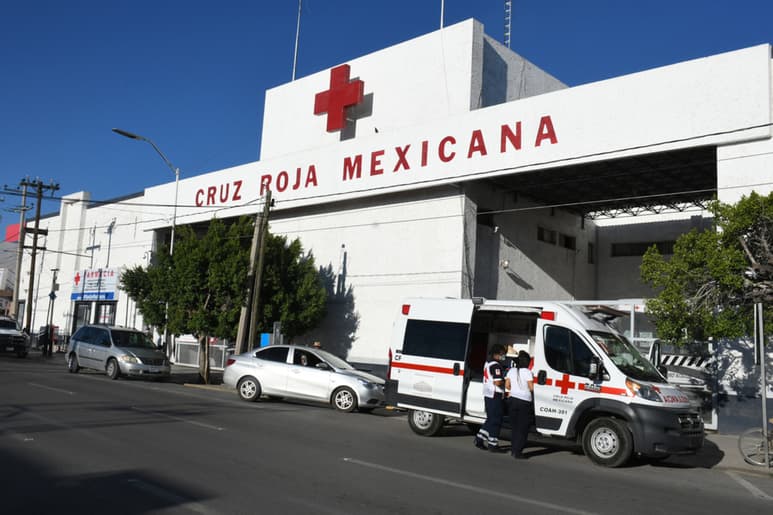 Abandonó a su bebé tras llegar a la Cruz Roja de Torreón, autoridades indagan el caso.