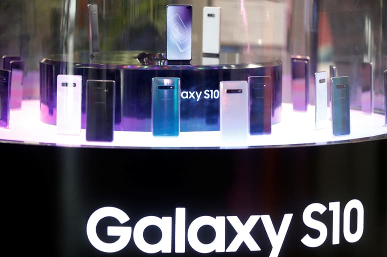Con estas acciones Samsung se sumó a Motorola, quien había hecho lo mismo, el pasado agosto del 2023. (ARCHIVO)