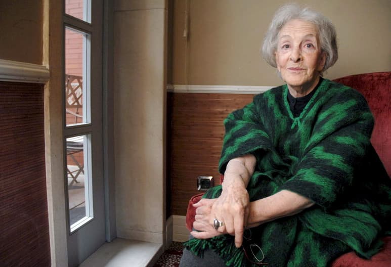 Distraída, de humor singular y gran repostera: Ida Vitale, la poeta que sopla 100 velas
