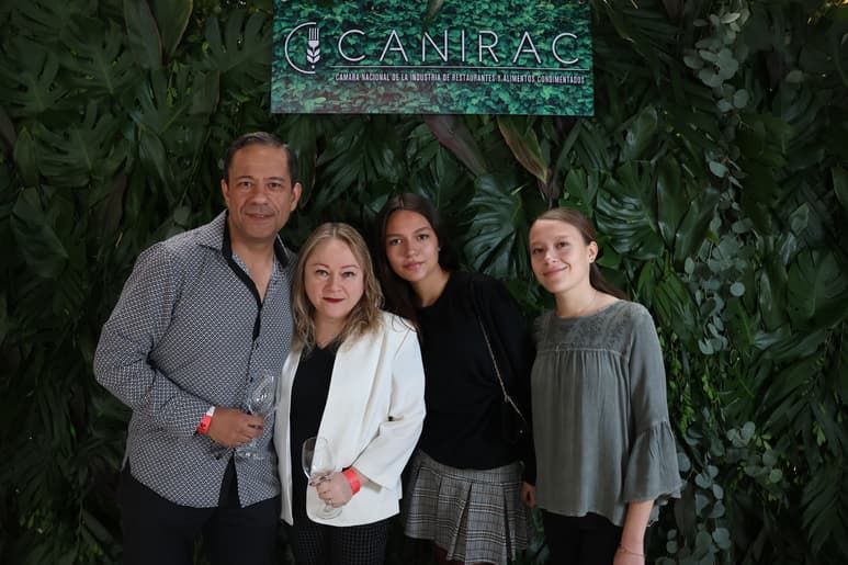 Rafael, Jessica, Camila y Danna.