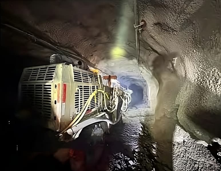 El accidente ocurrió por el desprendimiento del techo de la mina, resultando heridos dos hombres. (ESPECIAL)
