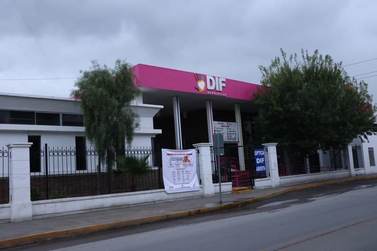 El DIF Revolución es uno de los centros de acopio en donde aún se recibe apoyo para las familias afectadas por el huracán Otis. (VAYRON INFANTE / EL SIGLO DE TORREÓN)