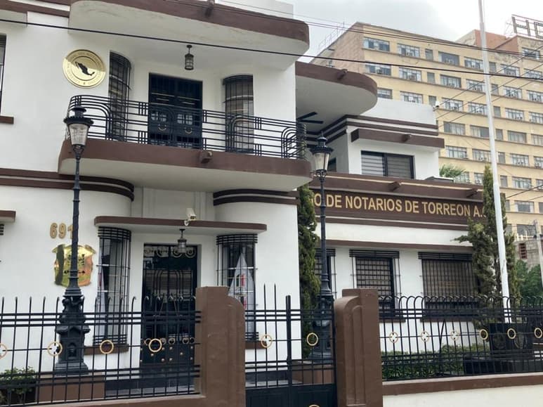 Los notarios públicos deben mantenerse en constante actualización y evaluaciones periódicas.