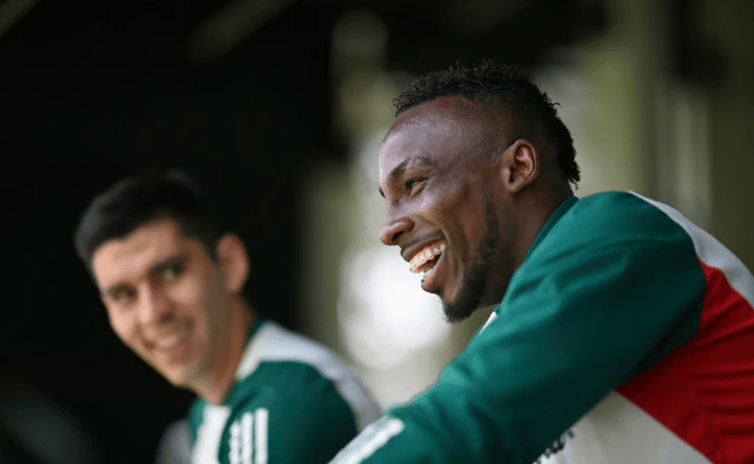 Mario Carrillo tunde a Julián Quiñones previo a su debut en la Selección Mexicana