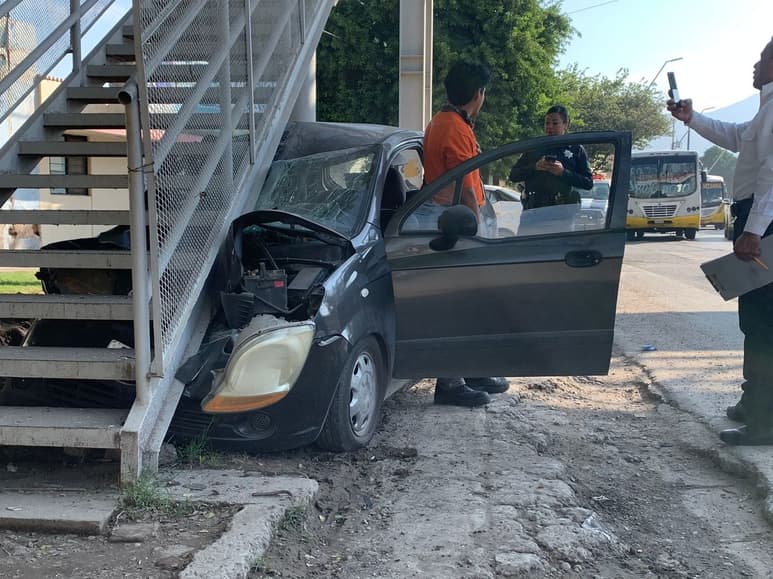 El conductor resultó ileso del accidente.