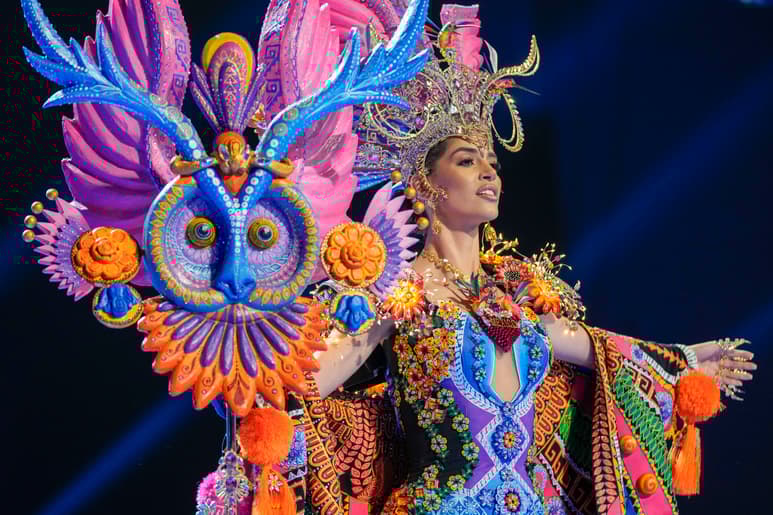 Miss México Melissa Flores participa en la competencia de traje nacional en Miss Universo en San Salvador, el jueves 16 de noviembre de 2023. (Foto AP/Moises Castillo)
