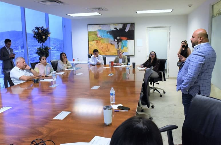 El director de la Unidad Municipal de Derechos Humanos de Torreón, rindió su informe mensual ante regidores comisionados. (EL SIGLO DE TORREÓN)