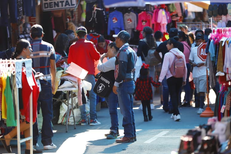 Pequeños comerciantes esperan recuperarse durante estos días de Buen Fin, para hacer frente a la difícil situación. (EL SIGLO DE DURANGO)