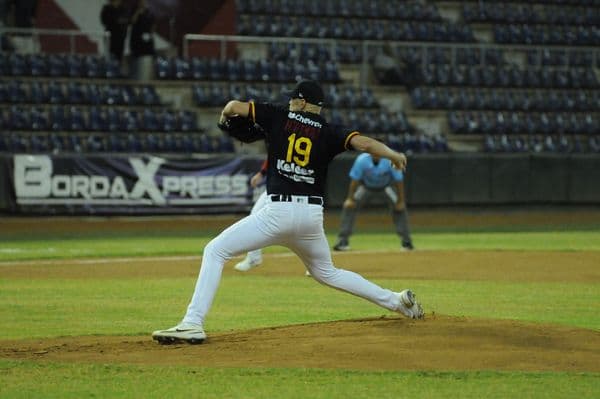 Matt Hartman salió inspirado lanzando pelota de 9 chocolates y sus compañeros lo apoyaron a la ofensiva con 10 hits y 7 carreras para vencer a los Algodoneros de Guasave en el primero de la última serie de la primera vuelta de la Temporada 2023-2024 de la Liga Mexicana del Pacífico.