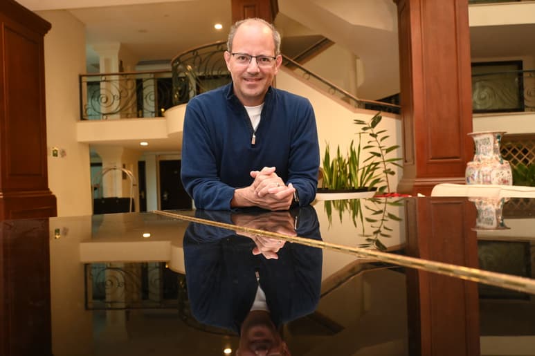 El maestro Mauricio Náder fue el encargado de cerrar ayer jueves el XV Festival Internacional de Piano del Teatro Isauro Martínez (TIM), con un programa formado por obras de compositores mexicanos, extranjeros y de su propia autoría.