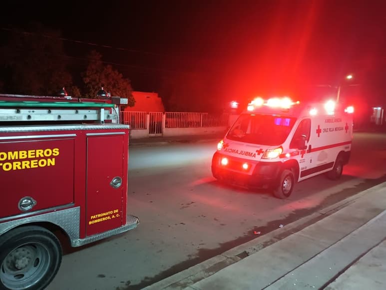 Los rescatistas trabajaron en el área para evitar cualquier riesgo. (EL SIGLO DE TORREÓN)
