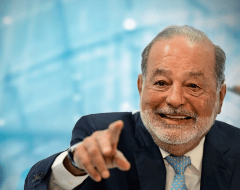 En el video se muestra la imagen de Carlos Slim informando sobre una nueva aplicación creada por el empresario. (X)