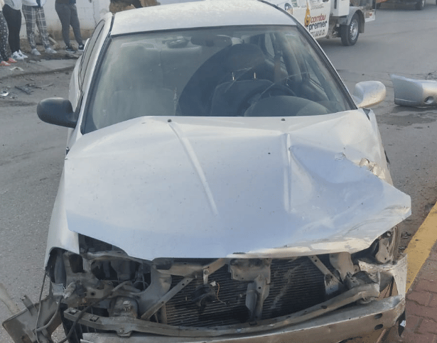 El chofer del vehículo fue trasladado a las celdas del Juzgado Cívico Municipal debido al estado de ebriedad. (EL SIGLO DE TORREÓN)