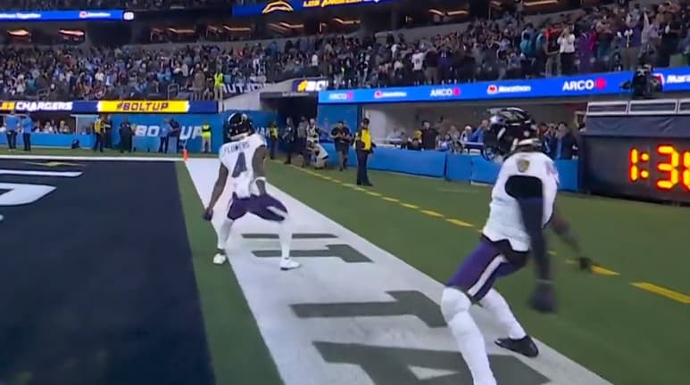 , Zay Flowers convirtió la última anotación del partido para sentenciar la victoria de Baltimore y el festejo tenía que estar a la altura. (FOTO: CAPTURA DE PANTALLA)